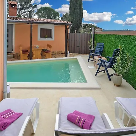 Family Friendly With A Swimming Pool - 20792 *