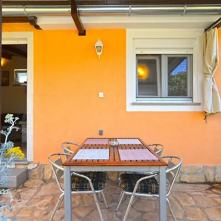 Family Friendly With A Swimming Pool - 20792