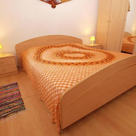 Apartment Family Friendly With A Swimming Pool - 20792